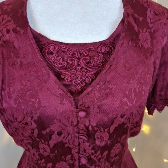 Vintage 1990s Mini Dress Floral Crochet Maroon Satin Empire WhimsiGoth Jr's 5 - Picture 4 of 16